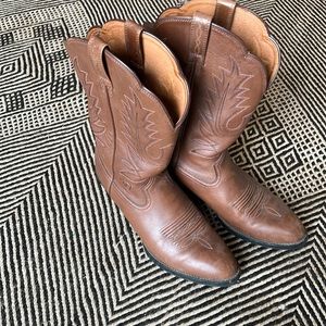 Brown Ariat cowboy boots